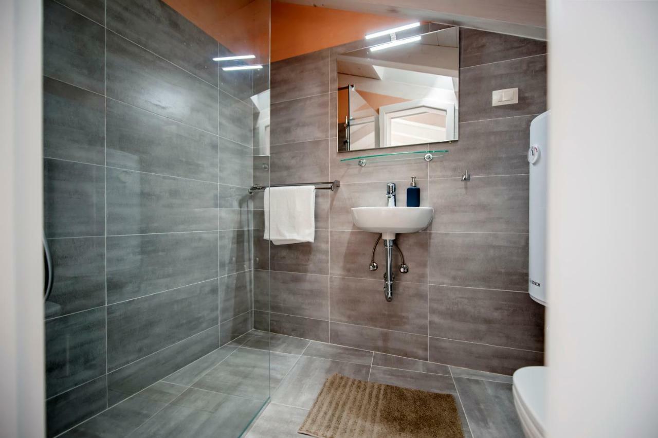 Apartment And Studio Ca' 3 Vie Rovinj Exterior foto